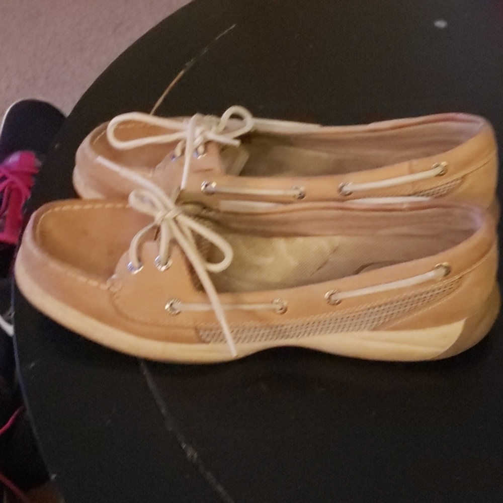 Tan sperry